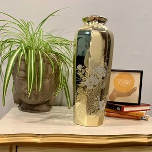 Japanese Interpur Porcelain Vase